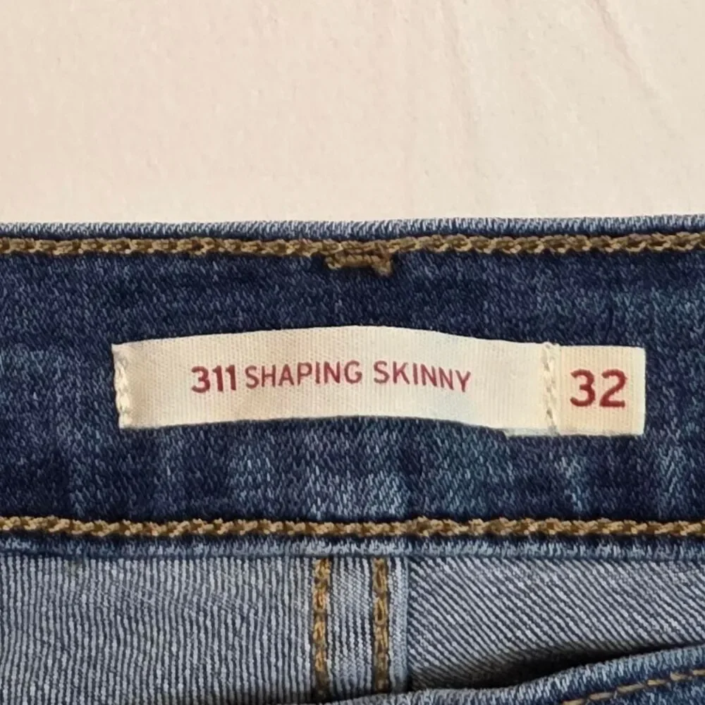 Levi's 311 Shaping Skinny 32W/30L blue jeans